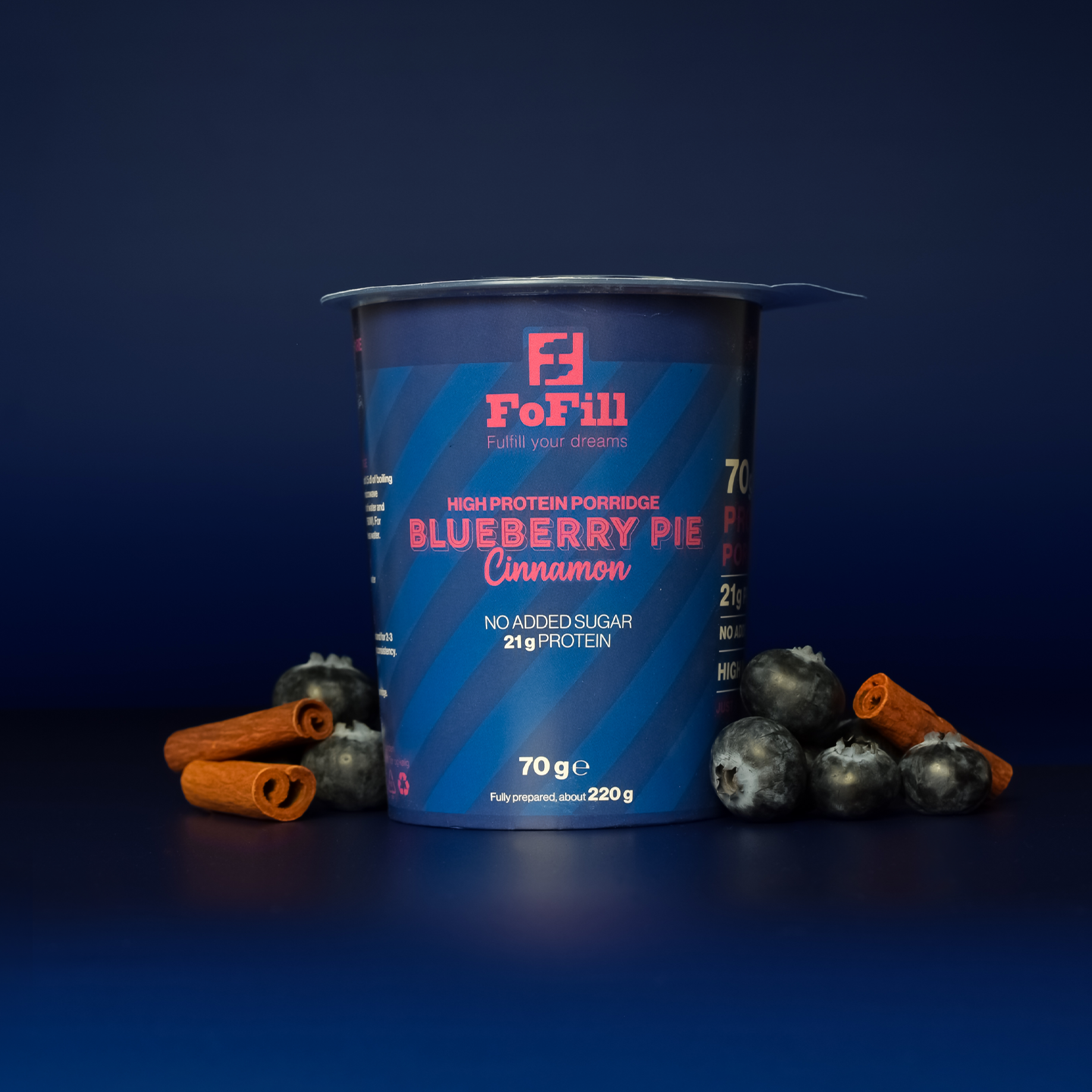 Blueberry Pie Cinnamon Proteingröt med smak av blåbärspaj och kanel, 21 gram protein per portion, utan tillsatt socker. Perfekt för en hälsosam frukost eller mellanmål.